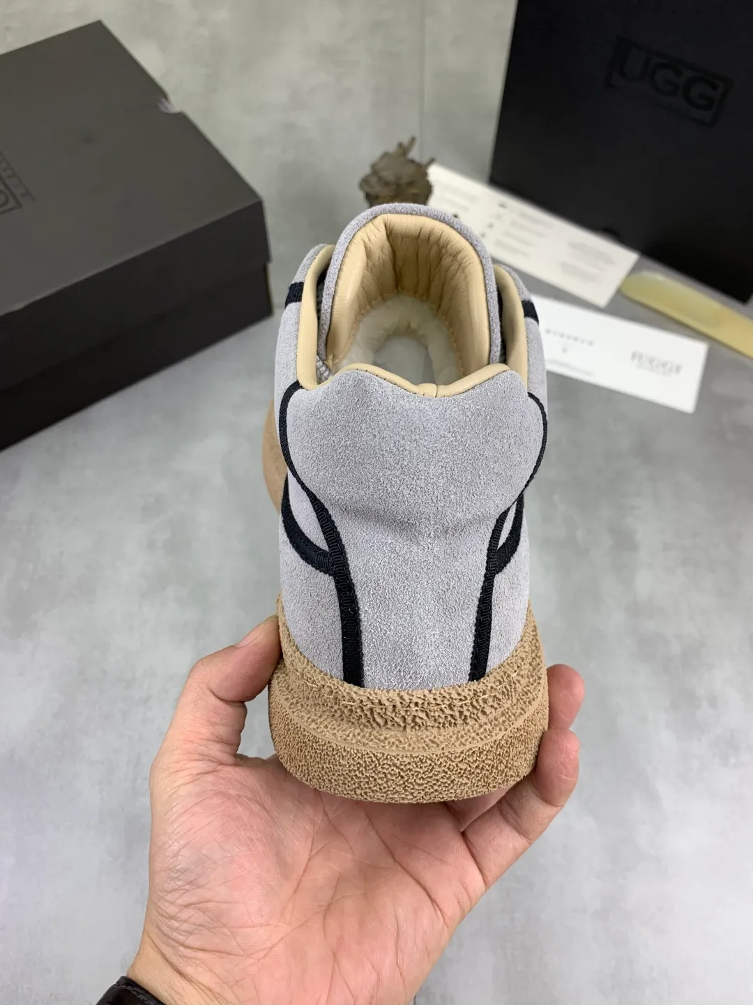 Men's men's shoes 💰P580 new arrival 🆕🆕🆕 IUGGI clown casual sneakers, the sultry clown feels like a visual, 26-year upgrade, suede, light and comfortable, versatile style, wool lining, comfortable and warm, rubber outsole, non-slip and firm size: 39-44, three colors 968-3